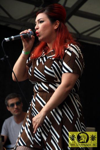 Jackie Mendez (USA) with The Magic Touch 20. This Is Ska Festival - Wasserburg, Rosslau 25. Juni 2016 (14).JPG